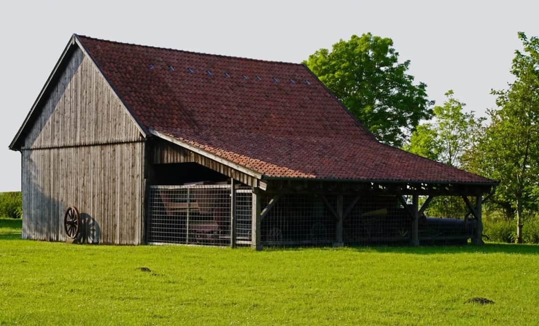 Budynek gospodarczy: Pozwolenie, zgłoszenie czy bez formalności?