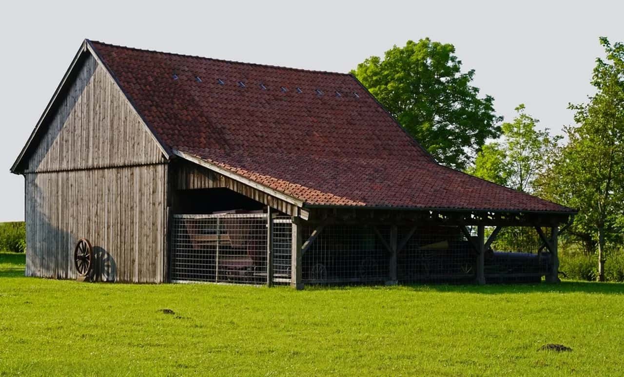 Budynek gospodarczy: Pozwolenie, zgłoszenie czy bez formalności?