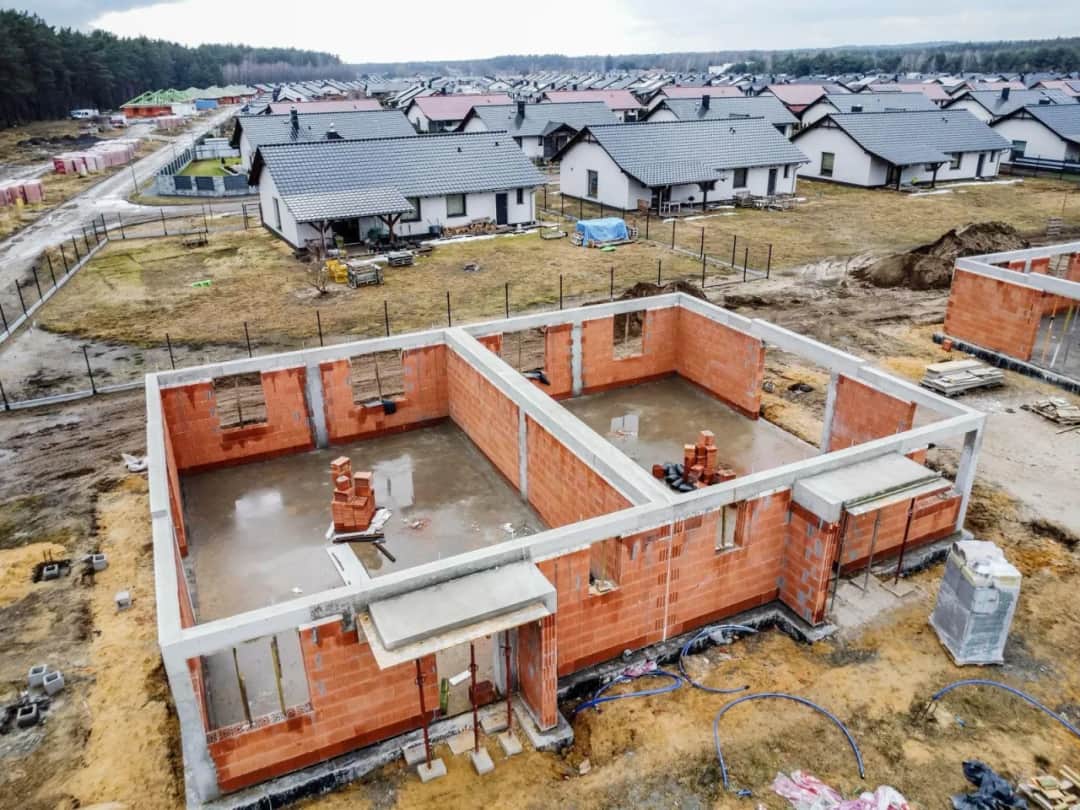 Deweloper od zera: Jak zacząć i uniknąć błędów w Polsce?